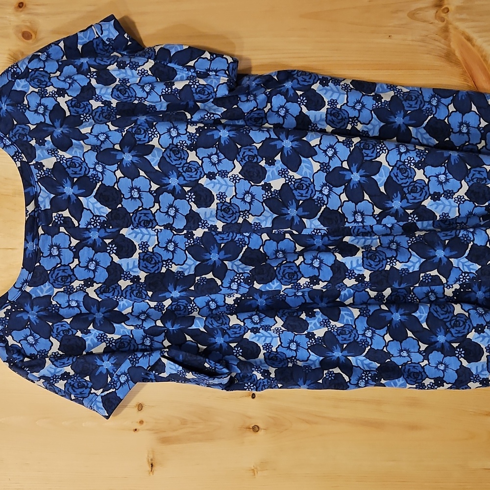 Lane Bryant 18/20 Roll-Sleeve Scoop-Neck Tee Blue Floral EUC - Picture 3 of 7